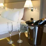 Palace 4*