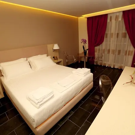 Palace 4*