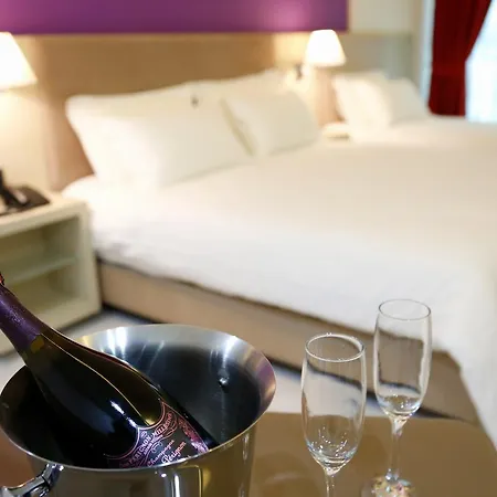Palace 4*